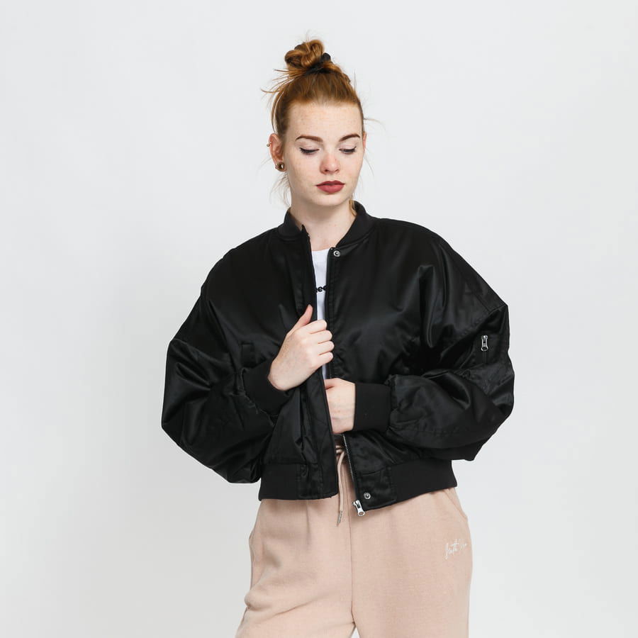 Urban Classics LADIES SHORT OVERSIZED SATIN BOMBER JACKET - Chaquetas  bomber - black/negro 